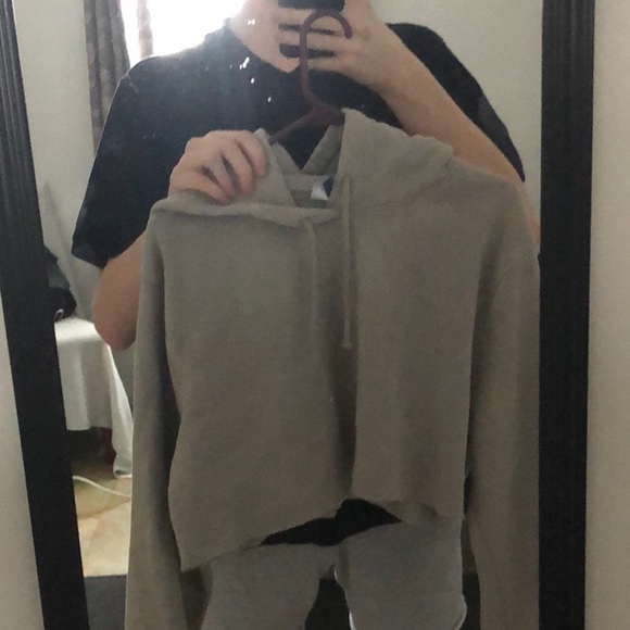 H&M cropped hoodie - Picture 3 of 3